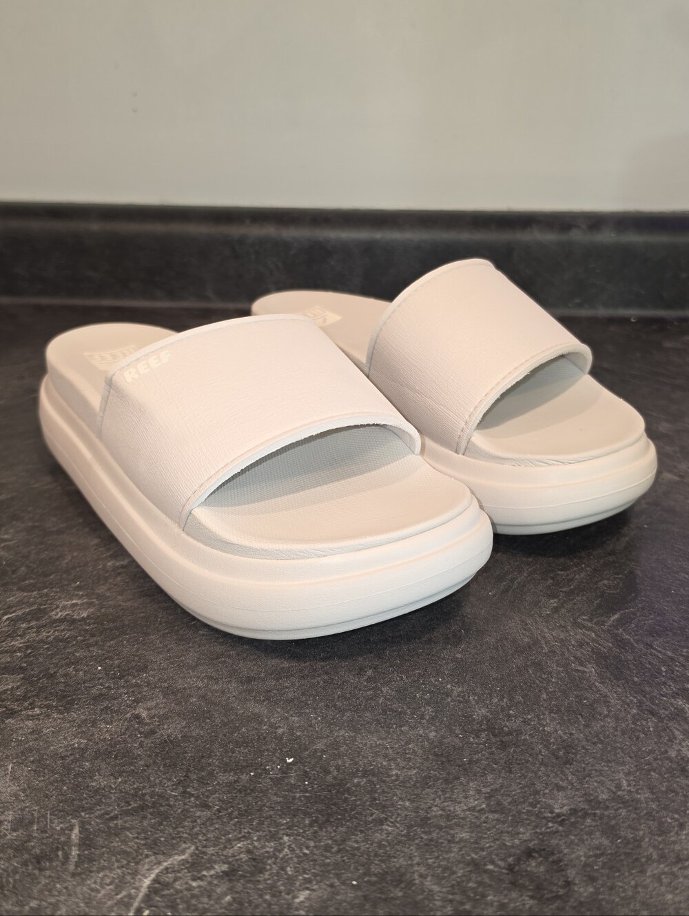 Reef Women’s Light Gray Slide Sandals - Cushioned Platform Comfort Size 9